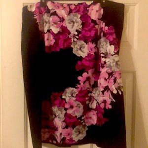 Worthington Woman floral print skirt with hidden back zip.  6” kick pleat.